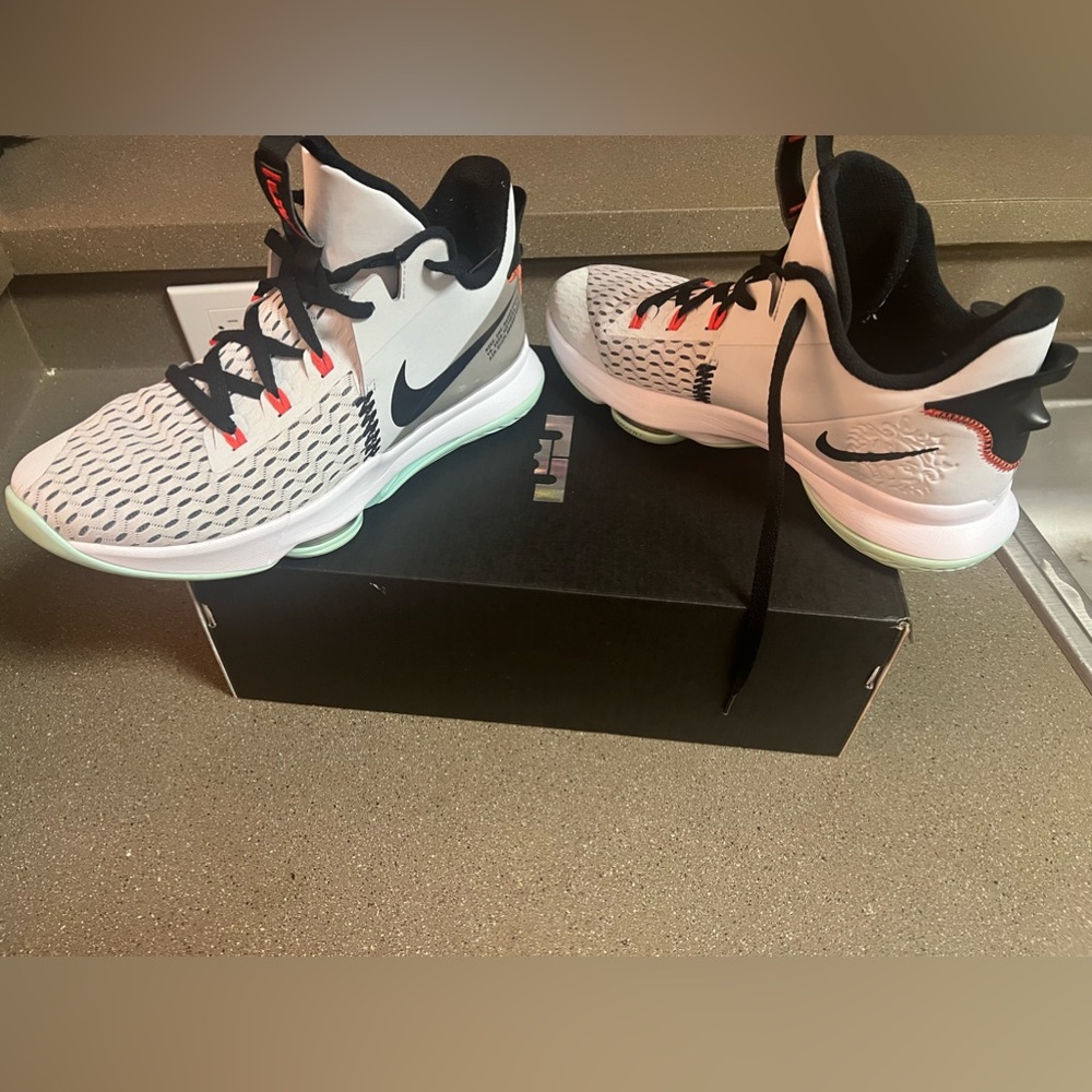 Like new Lebron Witness 5 for sale..